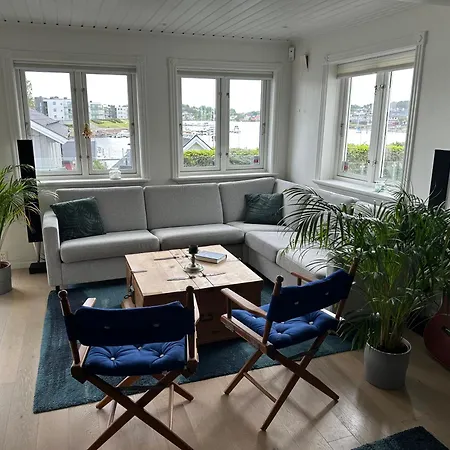 Ved Sjoen, Husvik- Tonsberg, 2 Hus! Tønsberg