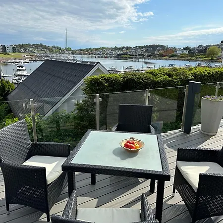 Villa Ved Sjoen, Husvik- Tonsberg, 2 Hus!