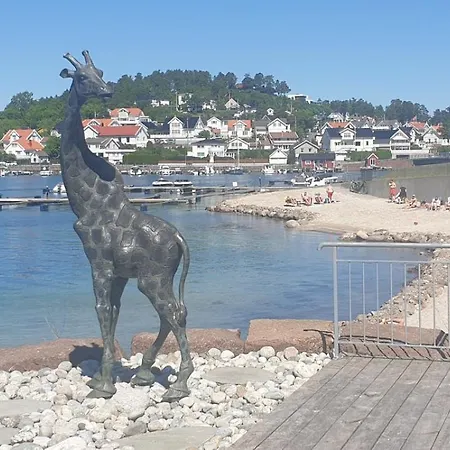 Ved Sjoen, Husvik- Tonsberg, 2 Hus! Vila Tønsberg