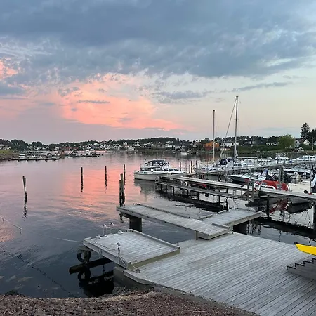 Ved Sjoen, Husvik- Tonsberg, 2 Hus!