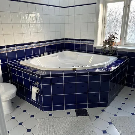 Villa Ved Sjoen, Husvik- Tonsberg, 2 Hus! *