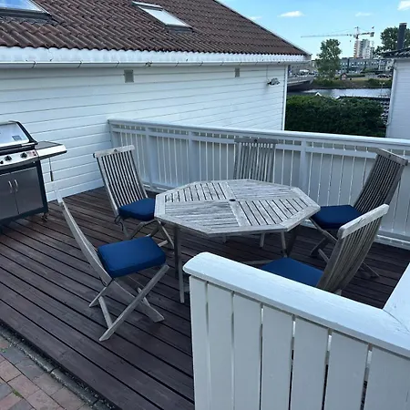 Vila Ved Sjoen, Husvik- Tonsberg, 2 Hus! *