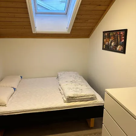 Ved Sjoen, Husvik- Tonsberg, 2 Hus! Tønsberg