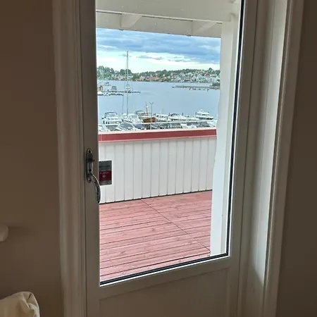 Ved Sjoen, Husvik- Tonsberg, 2 Hus! Tønsberg