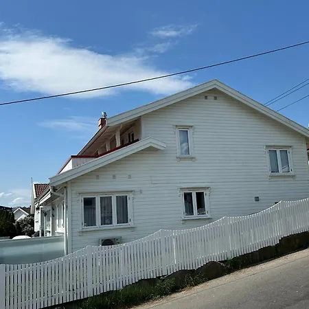 Ved Sjoen, Husvik- Tonsberg, 2 Hus! Tønsberg