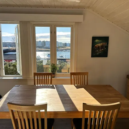 Ved Sjoen, Husvik- Tonsberg, 2 Hus! Vila