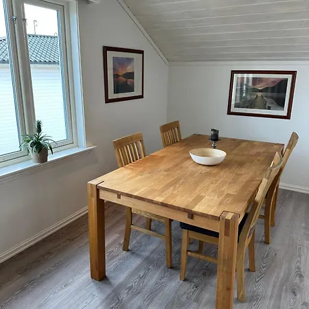 Ved Sjoen, Husvik- Tonsberg, 2 Hus! Tønsberg