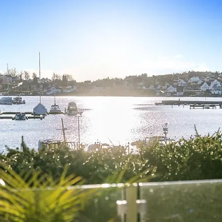 Ved Sjoen, Husvik- Tonsberg, 2 Hus! * Tønsberg