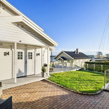 Ved Sjoen, Husvik- Tonsberg, 2 Hus! Villa