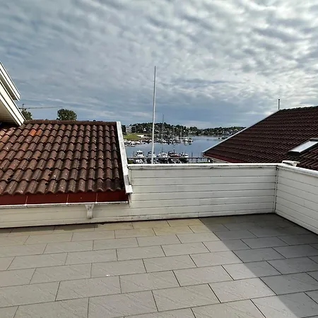 Ved Sjoen, Husvik- Tonsberg, 2 Hus! Vila Tønsberg