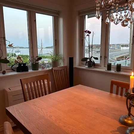Ved Sjoen, Husvik- Tonsberg, 2 Hus! Vila