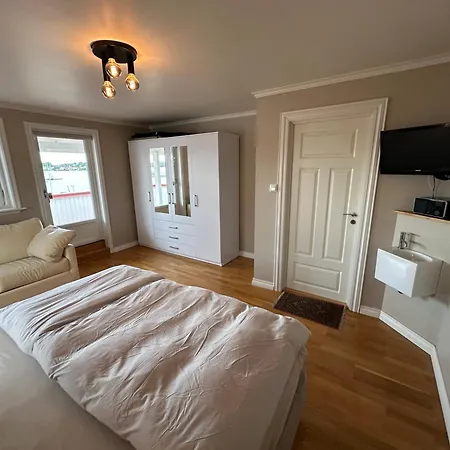 Ved Sjoen, Husvik- Tonsberg, 2 Hus! *