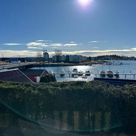 Ved Sjoen, Husvik- Tonsberg, 2 Hus! Tønsberg